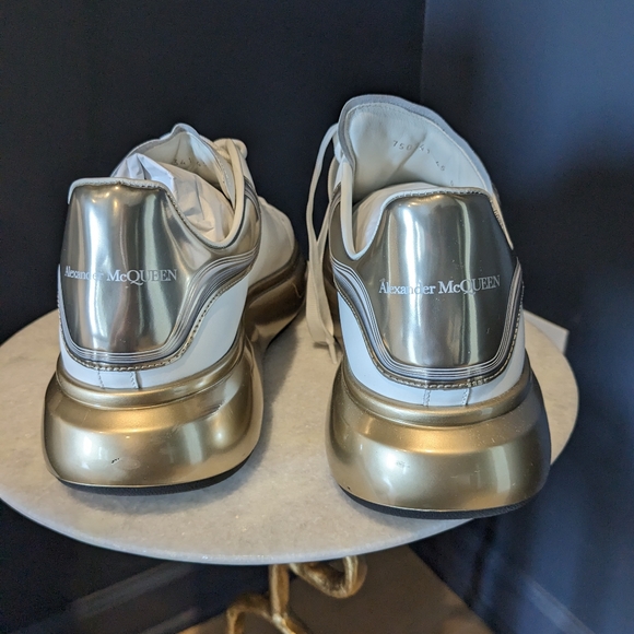 Men's Alexander McQueen oversized sneaker US12 wht vanilla/gold/silver - Picture 2 of 10